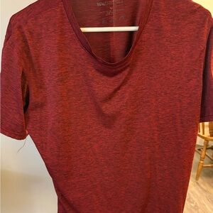 Peak Performance Men’s Maroon Short Sleeve Tee